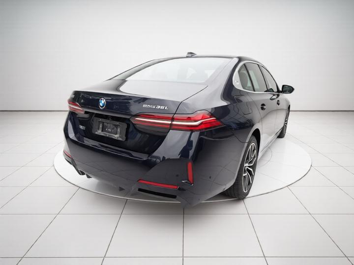 i5 2025 eDrive 35L M Sport Package photo 4