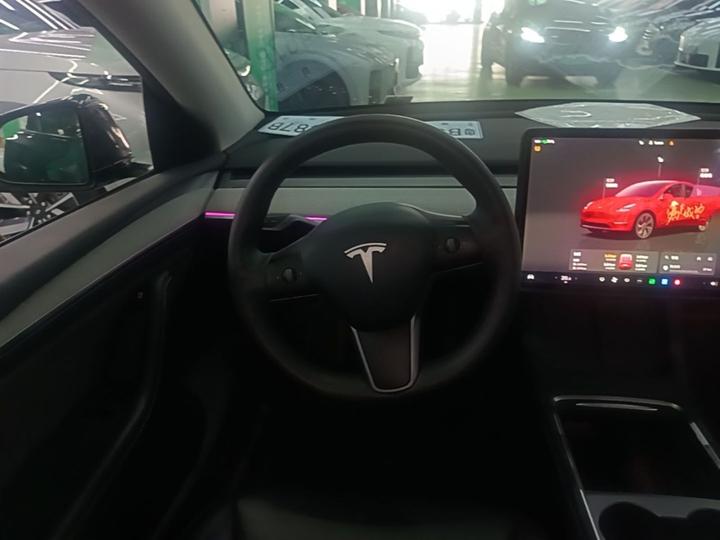 Model Y 2024 RWD photo 6