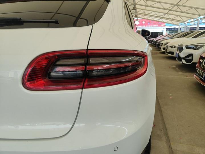 2016 Macan 2.0T photo 7