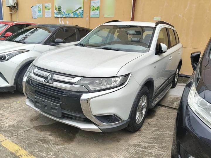 Outlander 2016 2.0L RWD 5-Seater