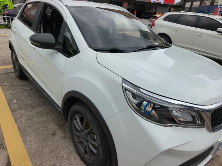 Vision X3 2021 PRO 1.5L CVT Premium photo 3