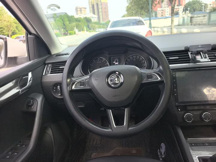 Octavia 2017 1.6L MT photo 8