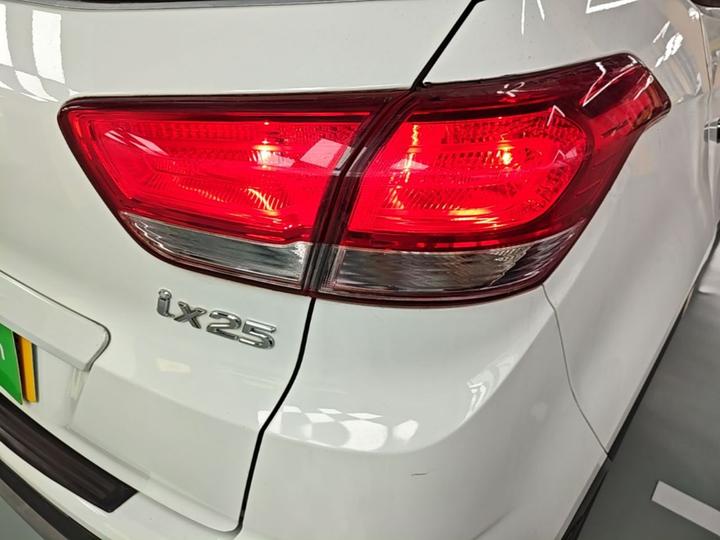 ix25 2017 1.6L AT Smart photo 7