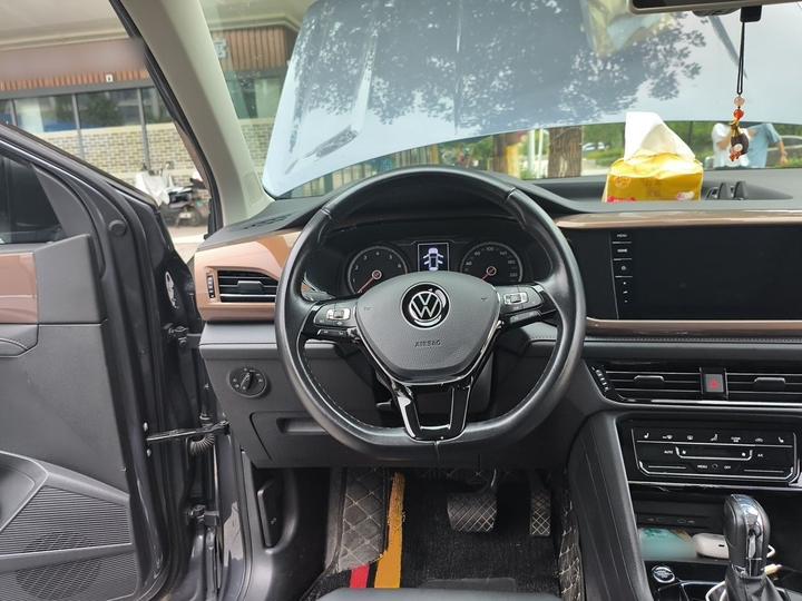 Tharu 2021 280TSI RWD Luxury PLUS photo 3