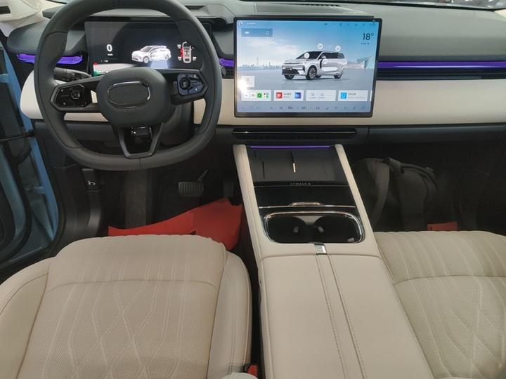 08 EM-P 2026 210 AWD Performance Ultra H7 photo 5