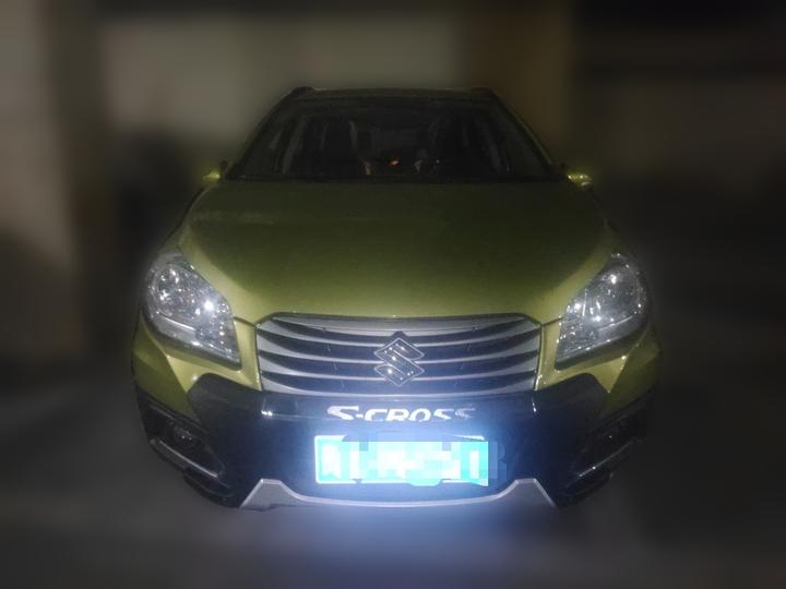 2015 1.6L CVT RWD Progressive photo 2