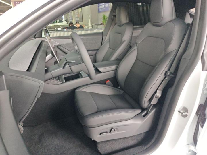 Model Y 2026 Long Range AWD photo 6
