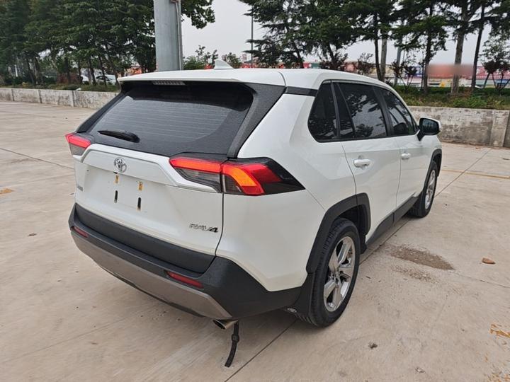RAV4 2021 2.0L CVT RWD photo 6