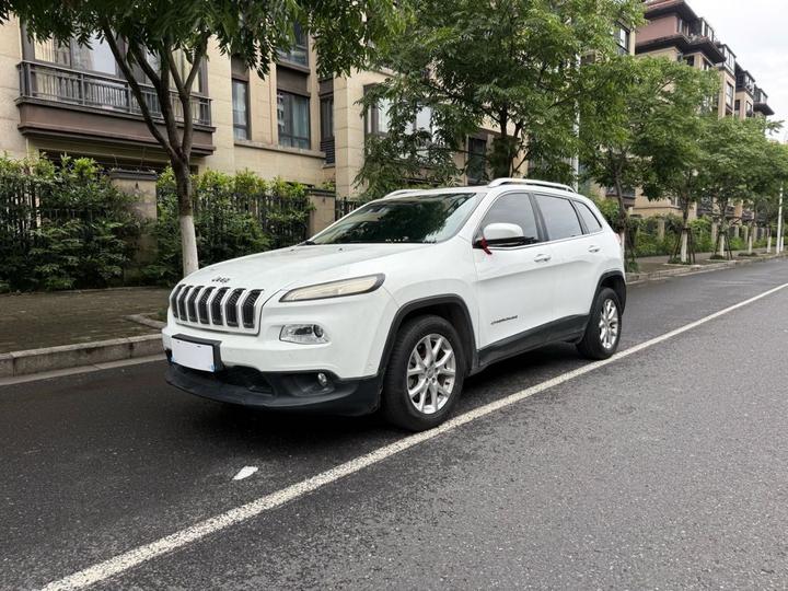 Cherokee 2017 2.4L Leading Smart