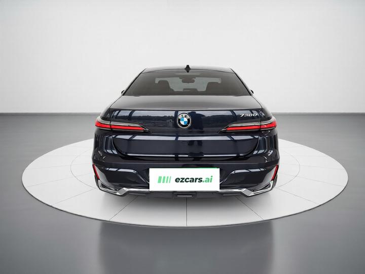 7 Series 2023 735Li M Sport Package photo 5