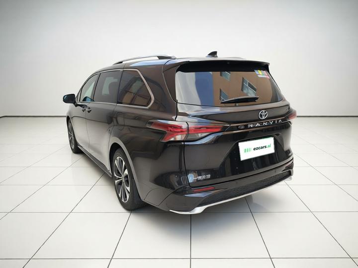 Granvia 2022 2.5L Hybrid Flagship photo 4