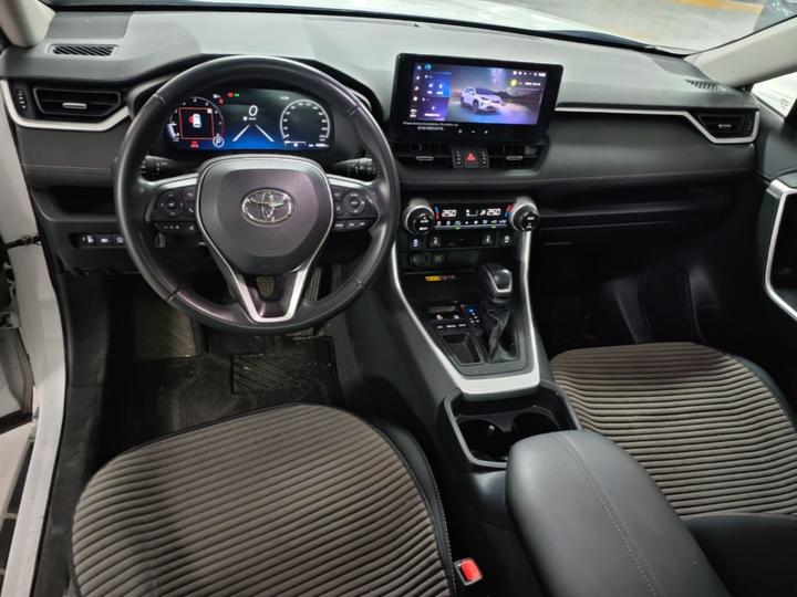 RAV4 2023 2.0L CVT RWD 20 Platinum Anniversary Edition photo 5