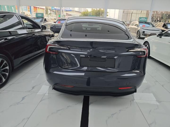 Model 3 2023 RWD photo 5