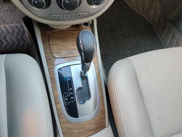 Excelle 2015 1.5L AT Classic photo 6