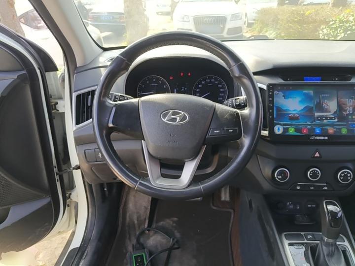 ix25 2015 1.6L AT RWD Smart GLS photo 5