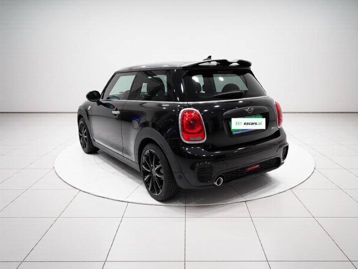 2021 1.5T 3-Door photo 4