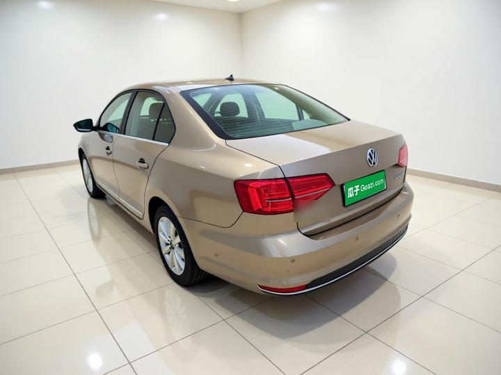 Sagitar 2015 1.6L AT Comfort photo 4