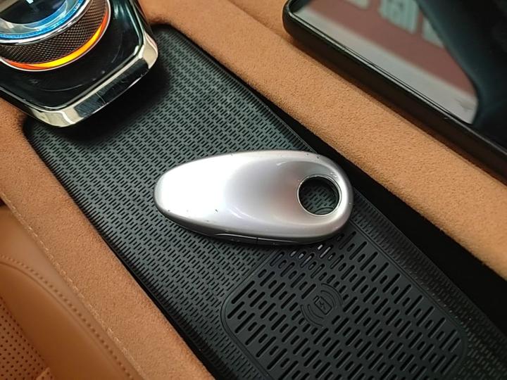 Voyah Passion 2024 PHEV AWD Extended Range Flagship photo 8