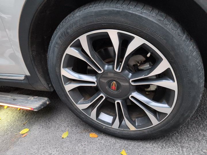 HS5 2019 2.0T Connected AWD photo 2