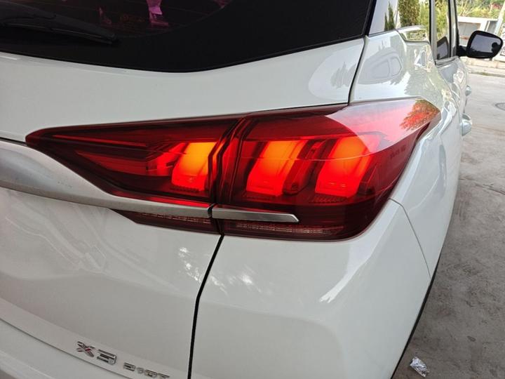 BAIC X3 2019 1.5T CVT Honor photo 7