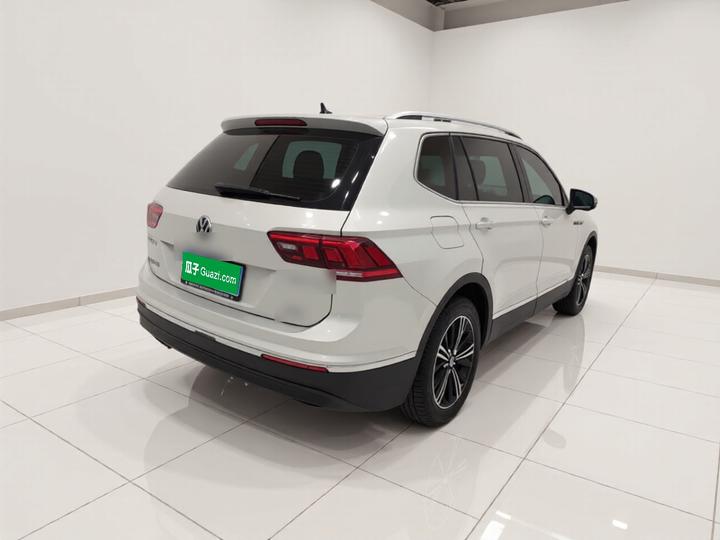 Tiguan L 2021 330TSI AT RWD Smart photo 4