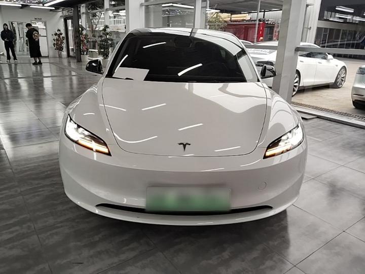 Model 3 2023 RWD photo 2