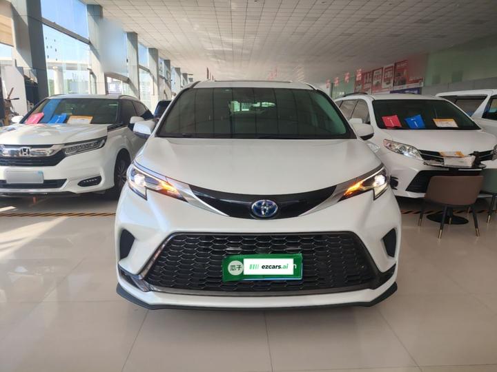 Granvia 2023 2.5L Hybrid Premium PLUS photo 2
