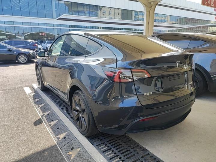 Model Y 2024 RWD photo 4