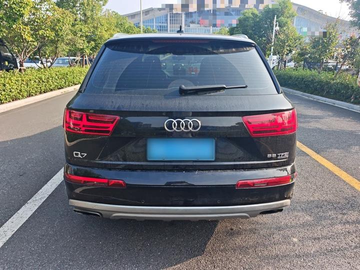 Q7 2019 55 TFSI Tech photo 3