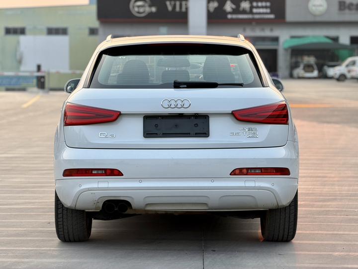 Q3 2013 35 TFSI quattro Tech photo 4