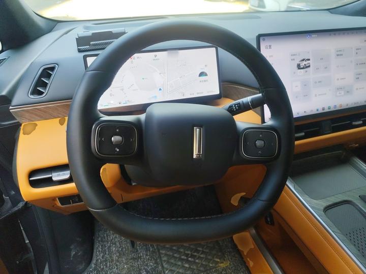 2025 AWD 8 photo 7