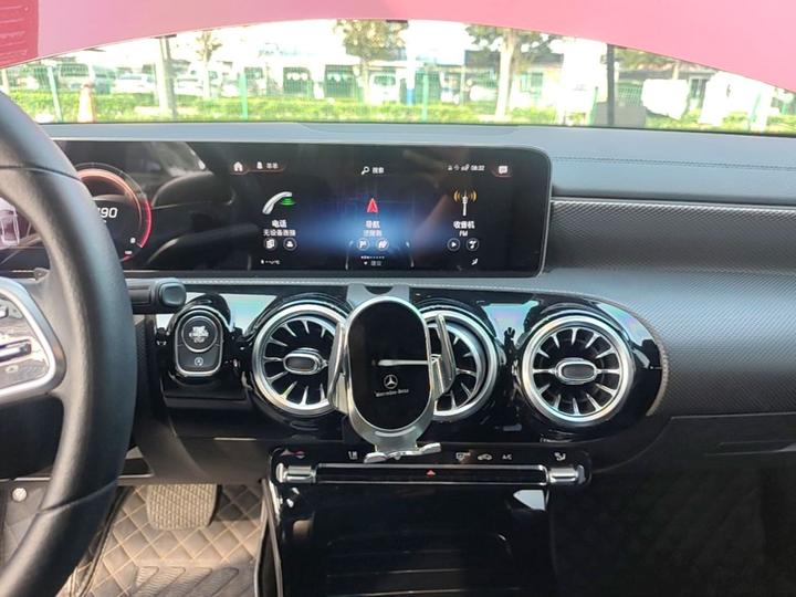 A-Class 2019 A 200 L photo 5