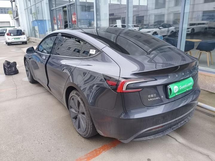 Model 3 2023 RWD photo 4