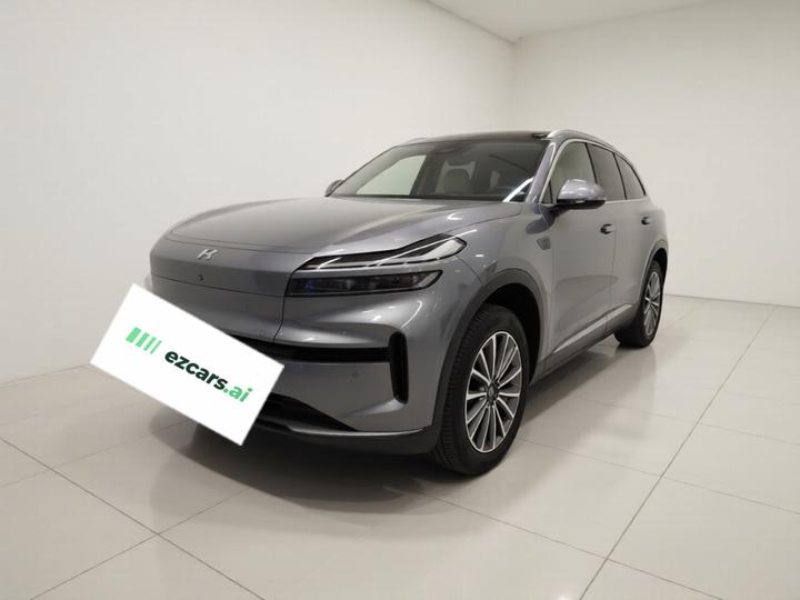 L90 2025 Ultra 6-Seater 60