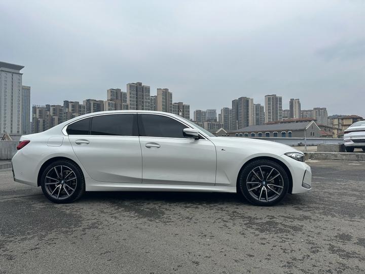 3 Series 2025 325Li M Sport Package photo 4
