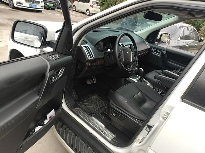 Freelander 2 2014 2.0T Si4 SE Petrol photo 3