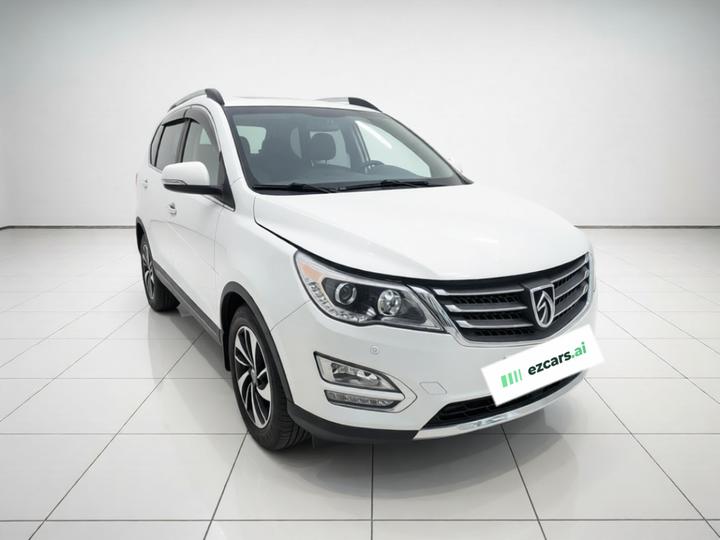 560 2015 1.8L MT Luxury photo 3