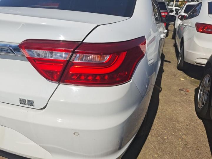Vision 2018 1.5L MT photo 7