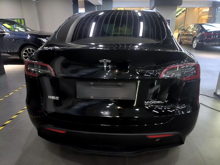 Model Y 2024 RWD photo 5
