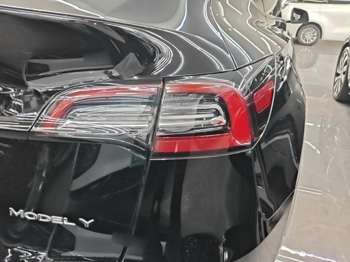 Model Y 2021 Standard Range RWD photo 7