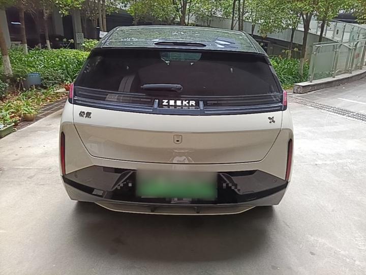 X 2023 RWD ME 5-Seater photo 5