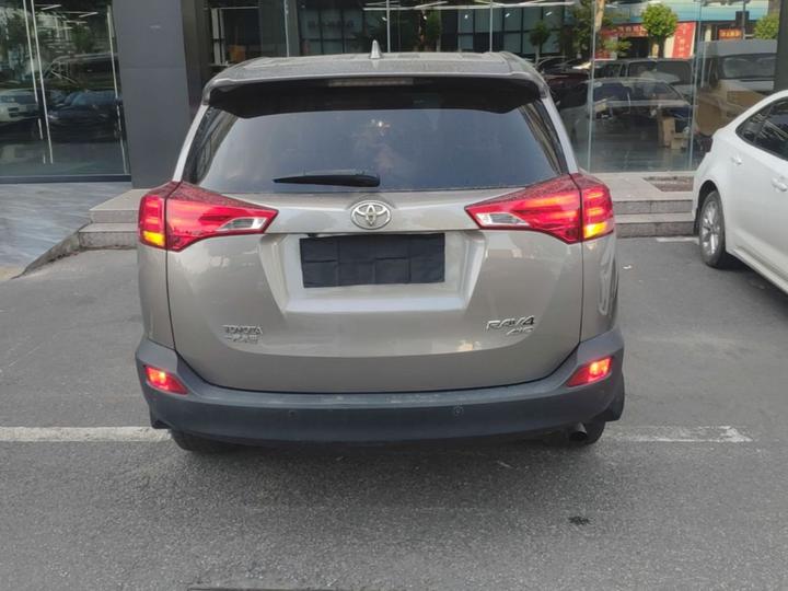 RAV4 2015 2.5L AT AWD Elite photo 3