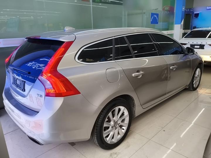 V60 2015 T5 photo 4