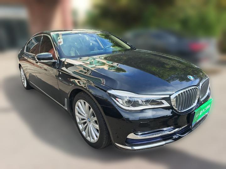7 Series 2017 740Li Leading photo 3