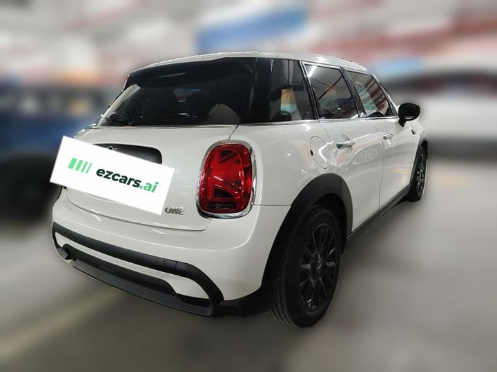 2023 1.5T ONE 5-Door photo 6
