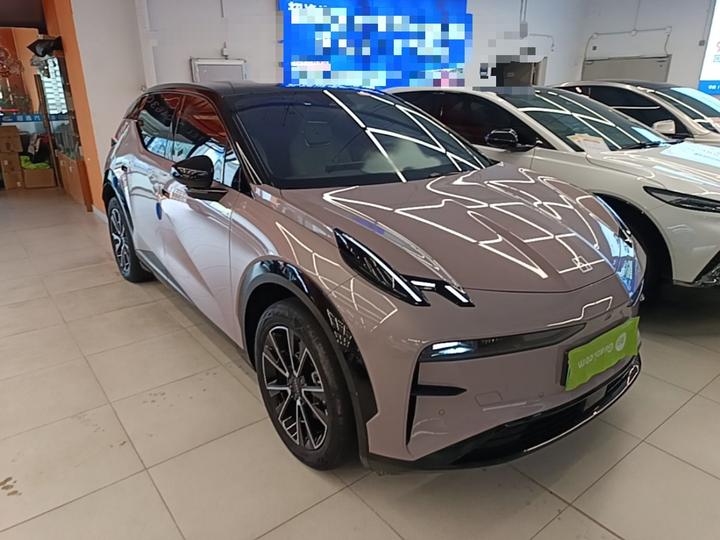 X 2023 RWD ME 5-Seater photo 3