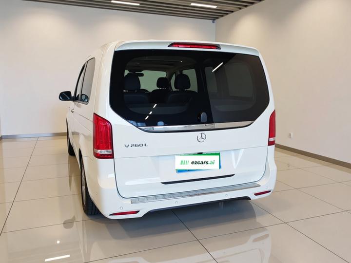 V-Class 2021 V 260 L Long Wheelbase Luxury photo 3