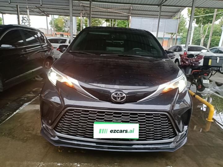Granvia 2024 2.5L Hybrid Premium PLUS AWD photo 2