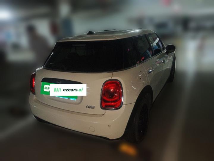 2019 1.5T ONE PLUS 5-Door photo 6