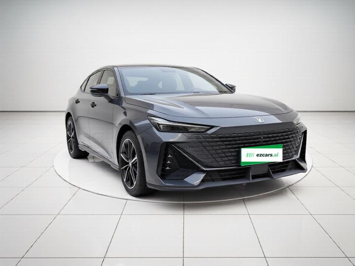 UNI-V 2022 1.5T Premium photo 3